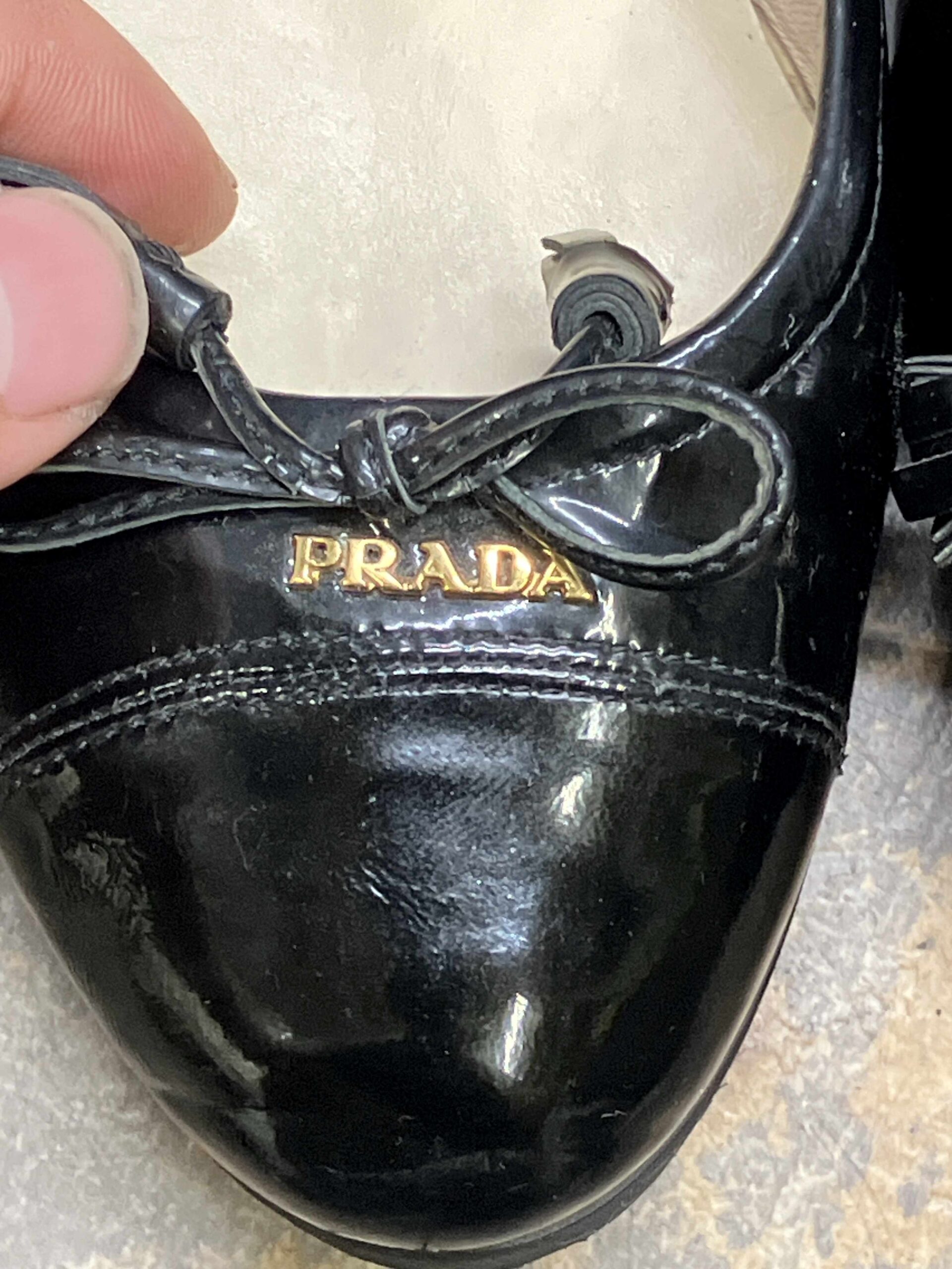 プラダ【PRADA】のバレエシューズ 靴底が加水分解 オールソール交換